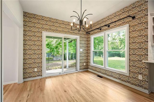 2408 S Ponca Avenue, Independence, MO 64057