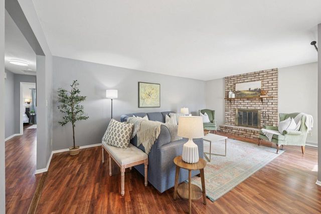 2301 W Glen Hills COURT, Glendale, WI 53209