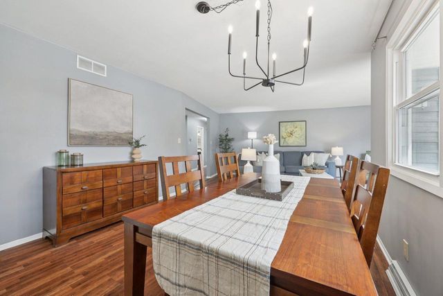 2301 W Glen Hills COURT, Glendale, WI 53209