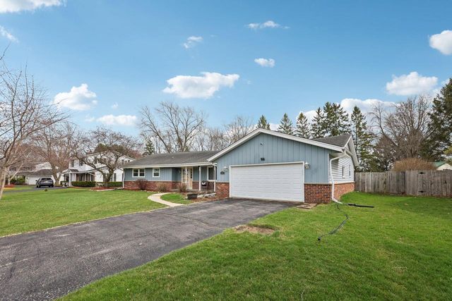 2301 W Glen Hills COURT, Glendale, WI 53209