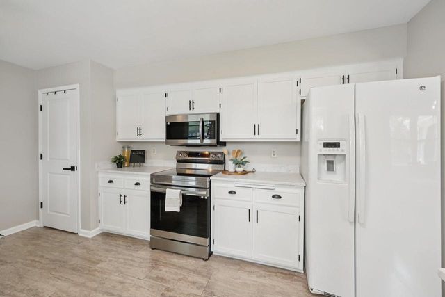 2301 W Glen Hills COURT, Glendale, WI 53209