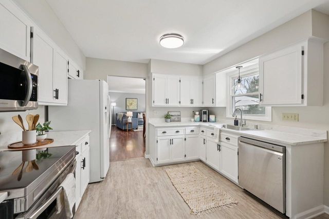 2301 W Glen Hills COURT, Glendale, WI 53209