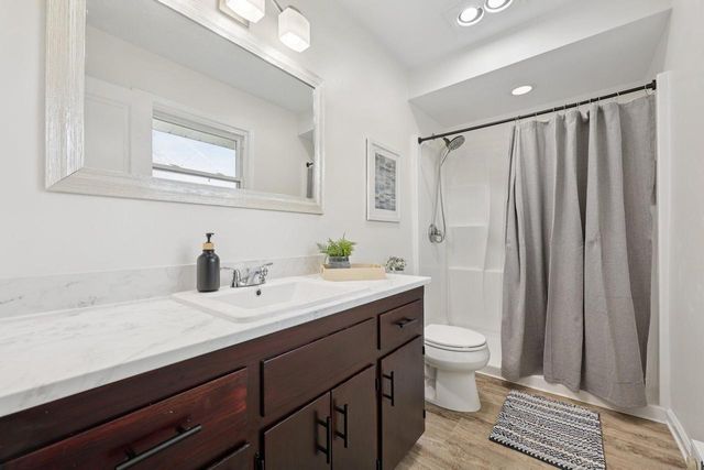 2301 W Glen Hills COURT, Glendale, WI 53209