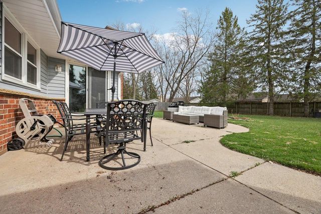 2301 W Glen Hills COURT, Glendale, WI 53209