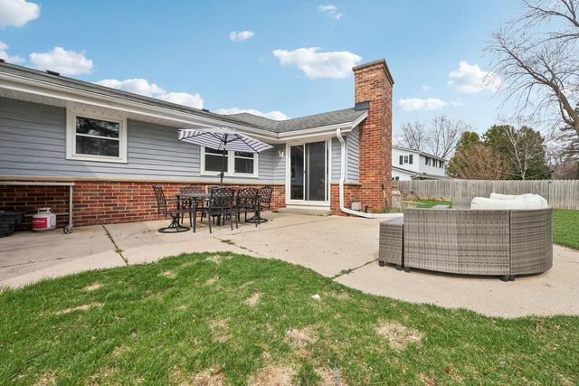 2301 W Glen Hills COURT, Glendale, WI 53209