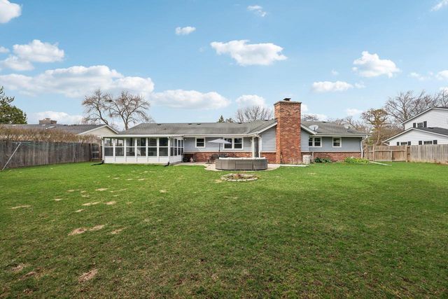2301 W Glen Hills COURT, Glendale, WI 53209