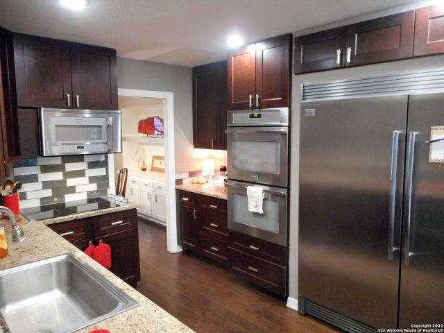 3715 TWISTED OAKS DR, San Antonio, TX 78217