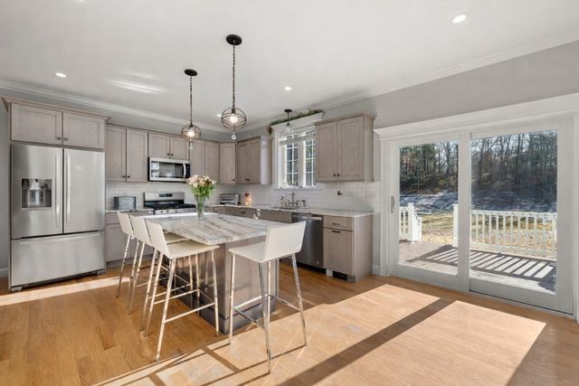 24 Lynn Dr, Attleboro, MA 02703