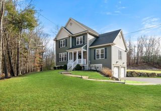 24 Lynn Dr, Attleboro, MA 02703