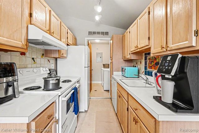 44643 Connecticut Court, Clinton Township, MI 48038