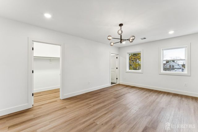 84 hollywood Avenue, East Orange, NJ 07018