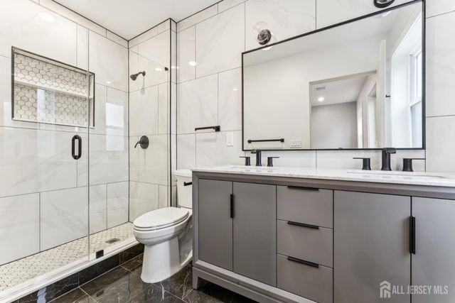 84 hollywood Avenue, East Orange, NJ 07018