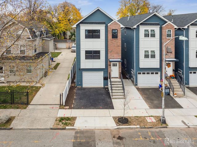 84 hollywood Avenue, East Orange, NJ 07018