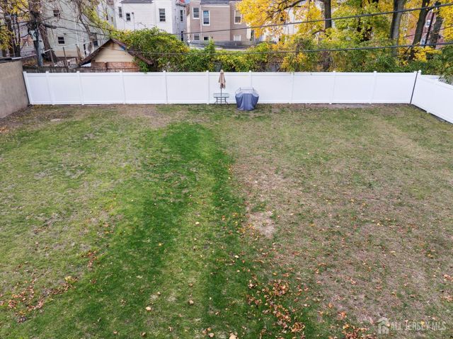 84 hollywood Avenue, East Orange, NJ 07018