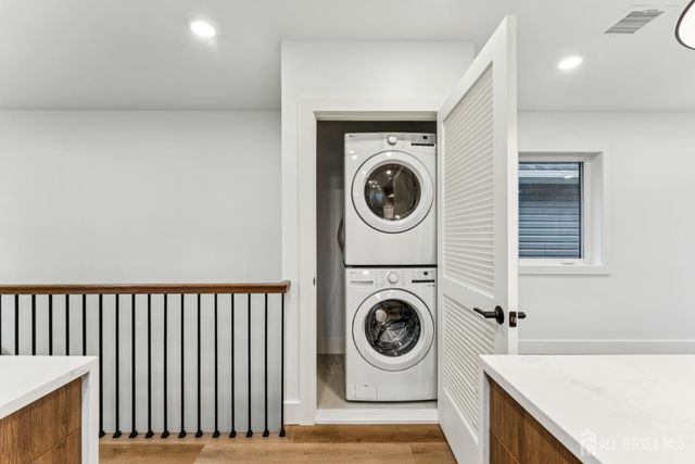 84 hollywood Avenue, East Orange, NJ 07018