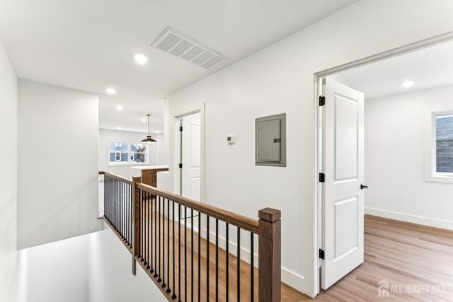 84 hollywood Avenue, East Orange, NJ 07018