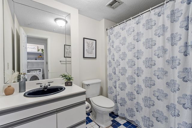 295 W. Wyoming Avenue 10C, Stoneham, MA 02180
