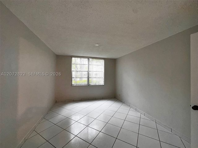 6700 Cypress Rd 111, Plantation, FL 33317