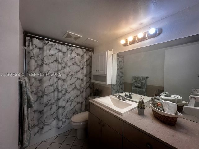 6700 Cypress Rd 111, Plantation, FL 33317