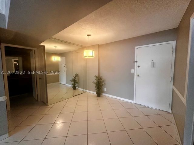 6700 Cypress Rd 111, Plantation, FL 33317