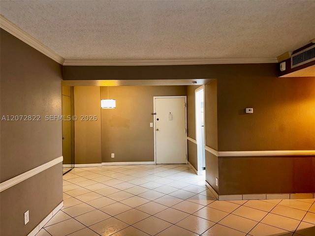 6700 Cypress Rd 111, Plantation, FL 33317