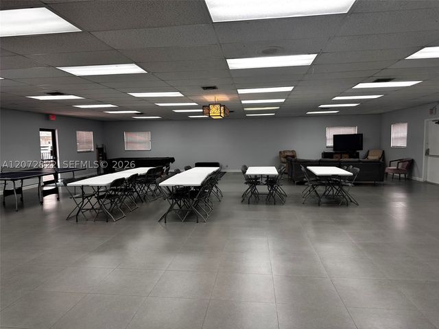 6700 Cypress Rd 111, Plantation, FL 33317