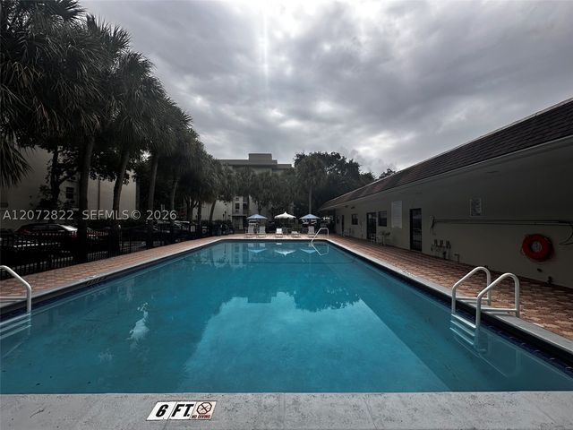 6700 Cypress Rd 111, Plantation, FL 33317