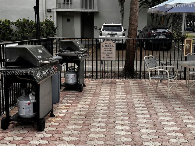 6700 Cypress Rd 111, Plantation, FL 33317