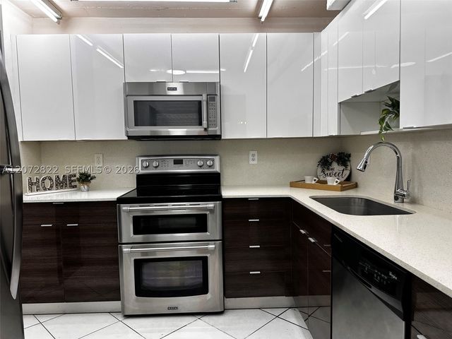 6700 Cypress Rd 111, Plantation, FL 33317