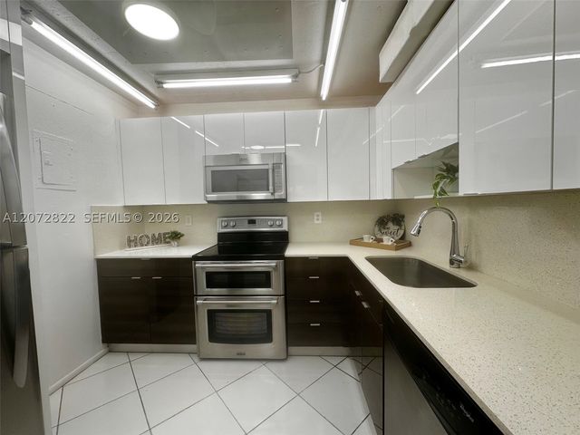 6700 Cypress Rd 111, Plantation, FL 33317