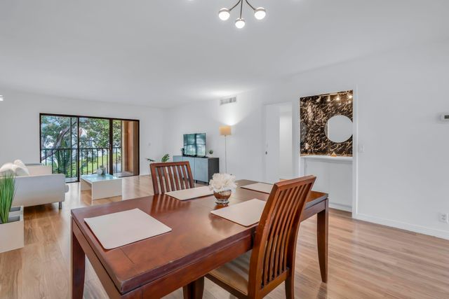 170 Lakeview Drive 203, Weston, FL 33326