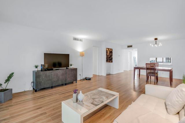 170 Lakeview Drive 203, Weston, FL 33326