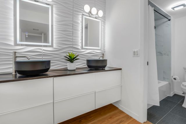 170 Lakeview Drive 203, Weston, FL 33326