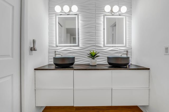 170 Lakeview Drive 203, Weston, FL 33326