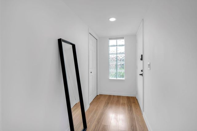 170 Lakeview Drive 203, Weston, FL 33326