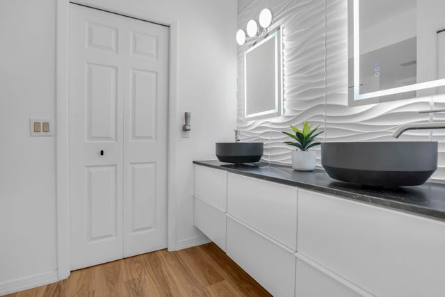 170 Lakeview Drive 203, Weston, FL 33326