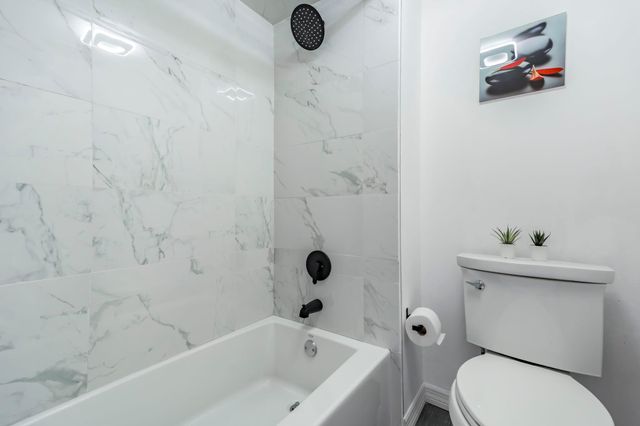 170 Lakeview Drive 203, Weston, FL 33326