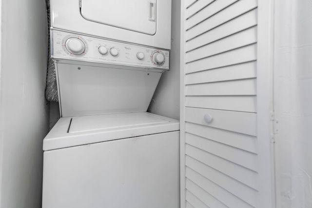 170 Lakeview Drive 203, Weston, FL 33326