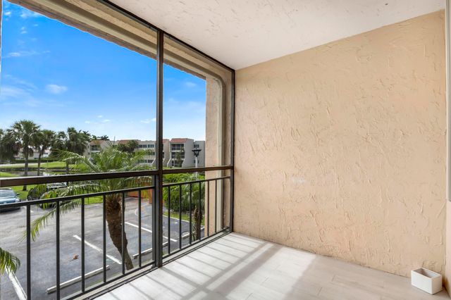 170 Lakeview Drive 203, Weston, FL 33326