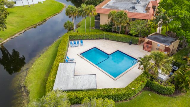 170 Lakeview Drive 203, Weston, FL 33326