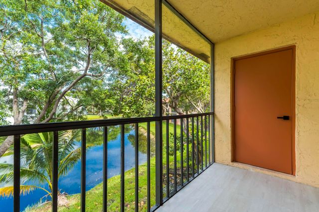 170 Lakeview Drive 203, Weston, FL 33326