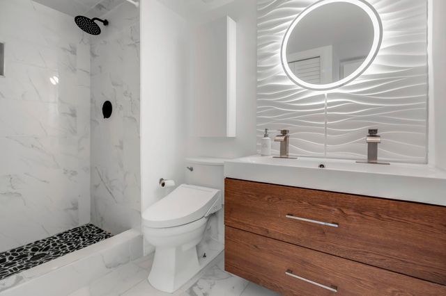 170 Lakeview Drive 203, Weston, FL 33326