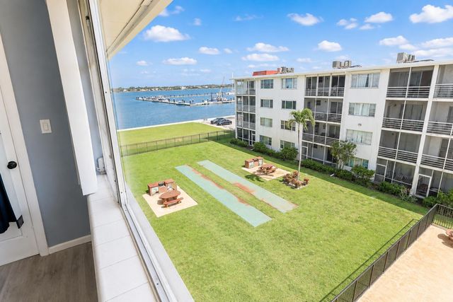 4500 N FLAGLER Drive B21, West Palm Beach, FL 33407
