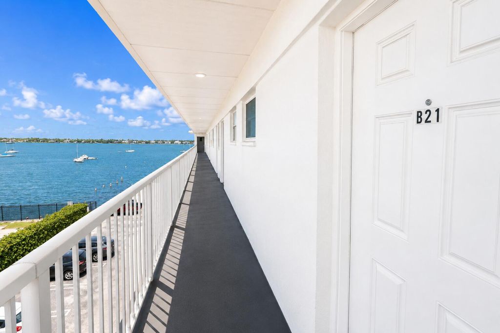 4500 N FLAGLER Drive B21, West Palm Beach, FL 33407