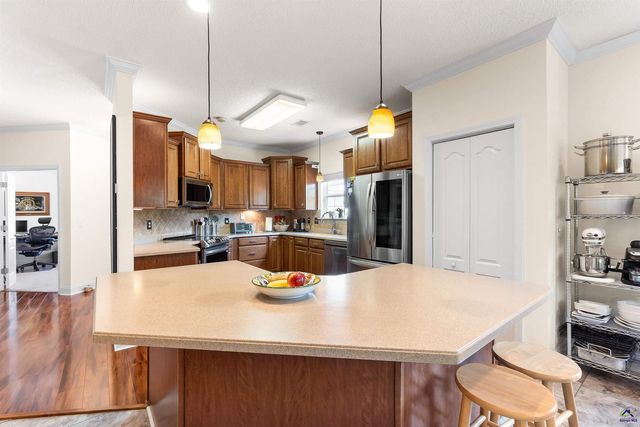 154 Fairway Oaks Drive, Perry, GA 31069