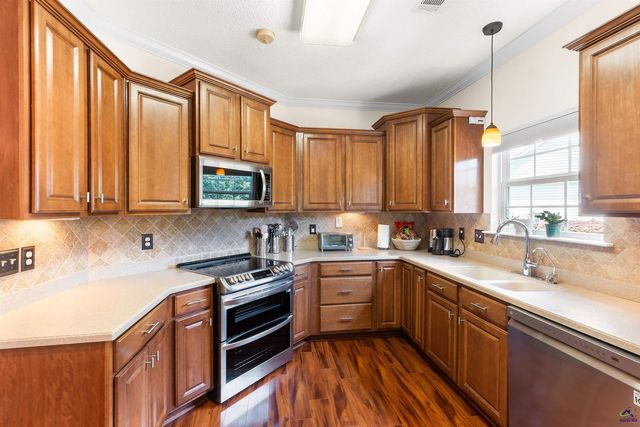 154 Fairway Oaks Drive, Perry, GA 31069