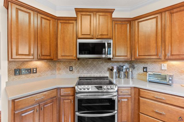 154 Fairway Oaks Drive, Perry, GA 31069