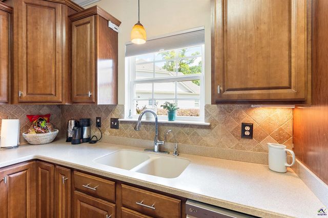 154 Fairway Oaks Drive, Perry, GA 31069