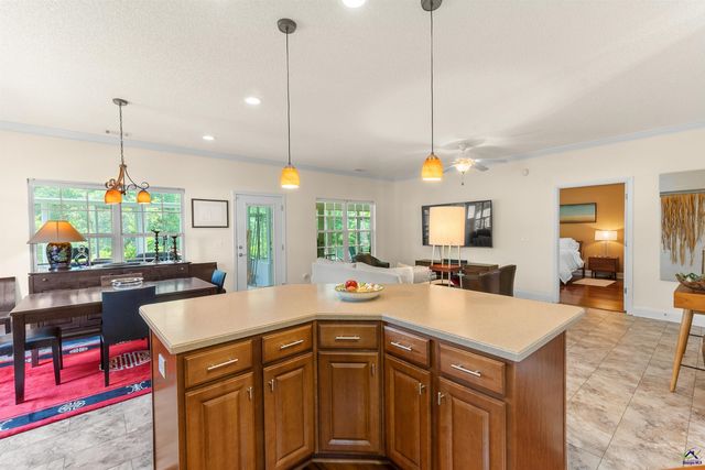 154 Fairway Oaks Drive, Perry, GA 31069