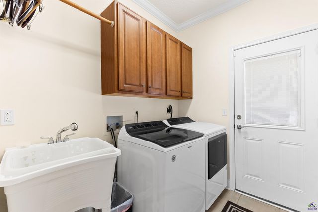 154 Fairway Oaks Drive, Perry, GA 31069